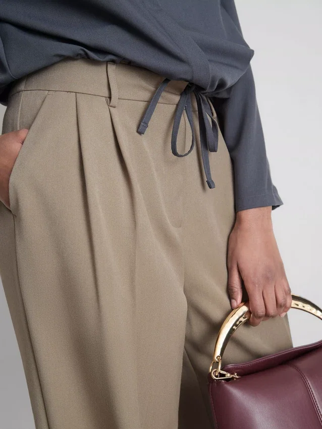 Broek met plooien en wijde pijpen