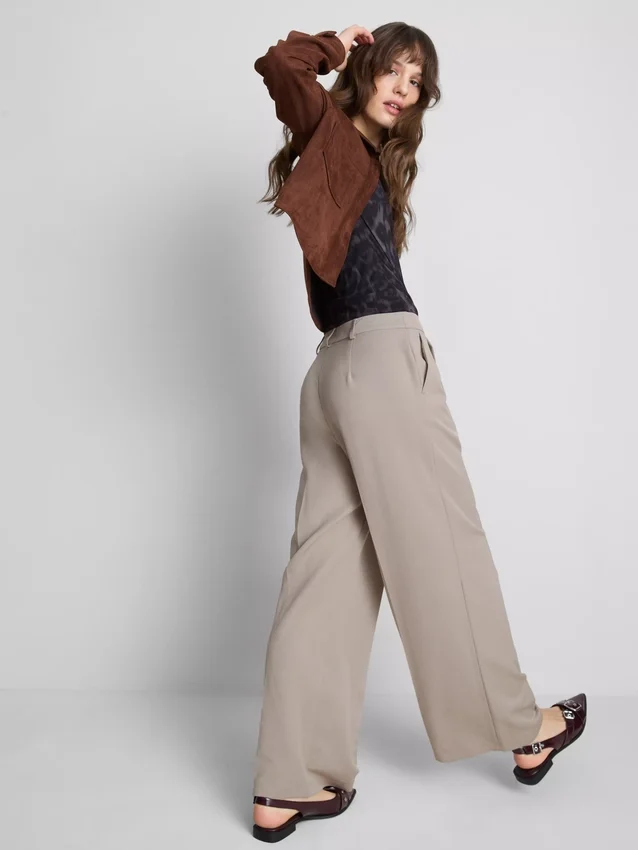 Broek met plooien en wijde pijpen