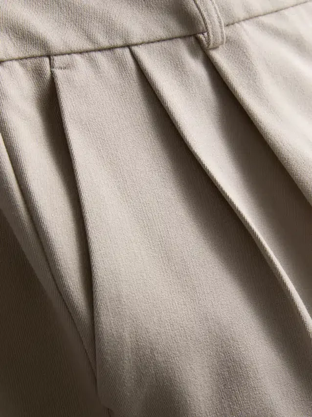 Broek met plooien en wijde pijpen
