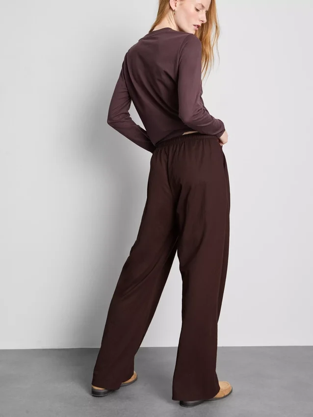 Broek met textuur en wijde pijpen