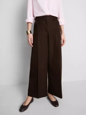 Broek met wijde pijpen, plooien en riemdetail