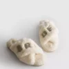 Bruidspantoffels met gekruiste bandjes van imitatiebont