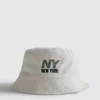 Buckethoed met New York-logo