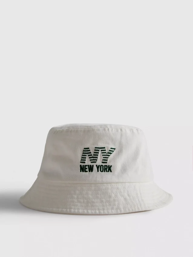 Buckethoed met New York-logo