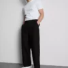 Chino met middelhoge taille en losse pasvorm