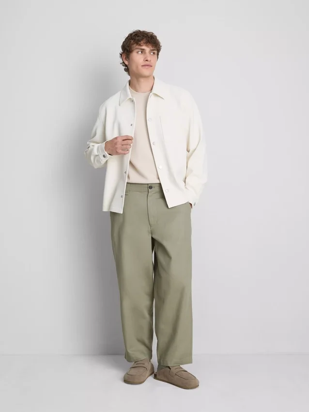 Chino met middelhoge taille en losse pasvorm