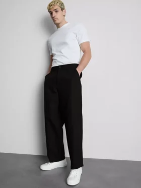 Chino met middelhoge taille en losse pasvorm