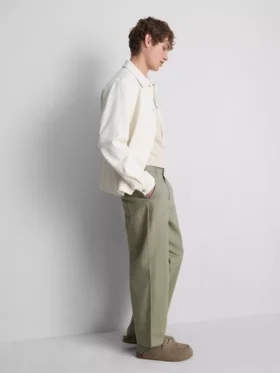 Chino met middelhoge taille en losse pasvorm