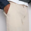Chino met middelhoge taille en losse pasvorm