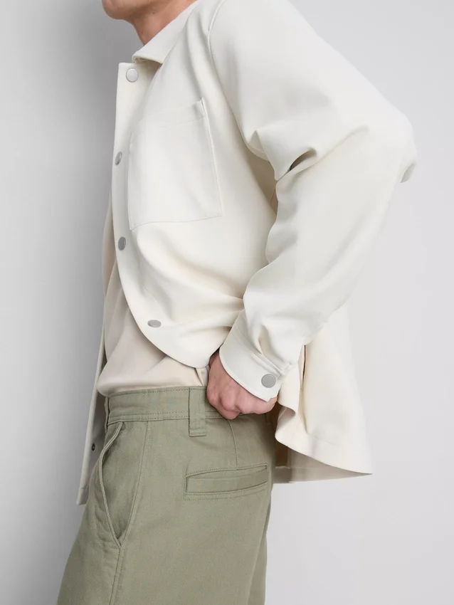 Chino met middelhoge taille en losse pasvorm