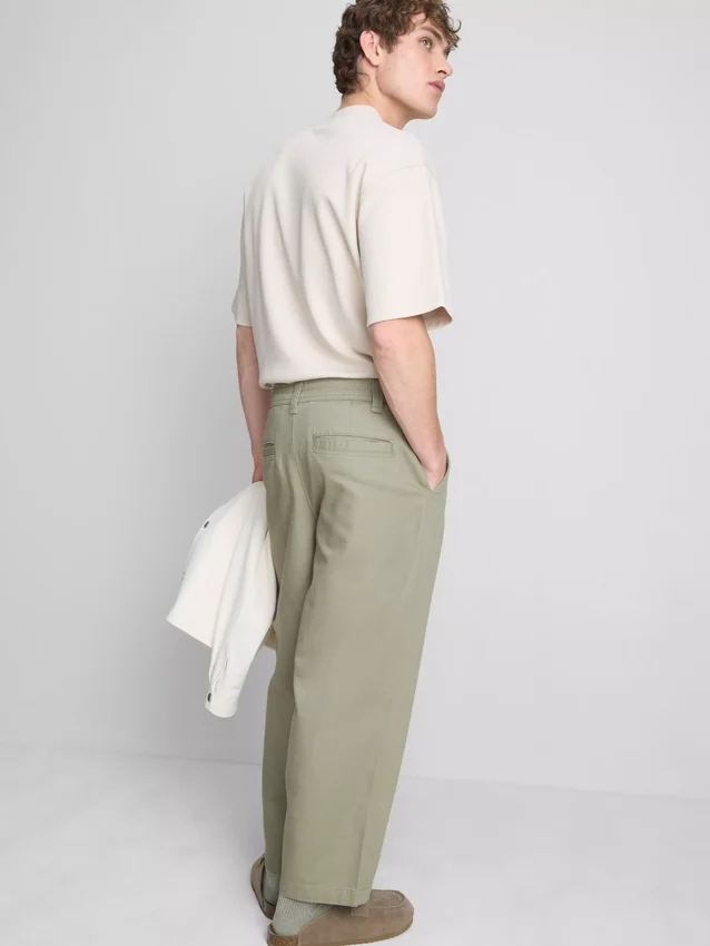 Chino met middelhoge taille en losse pasvorm