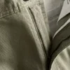 Chino met middelhoge taille en losse pasvorm