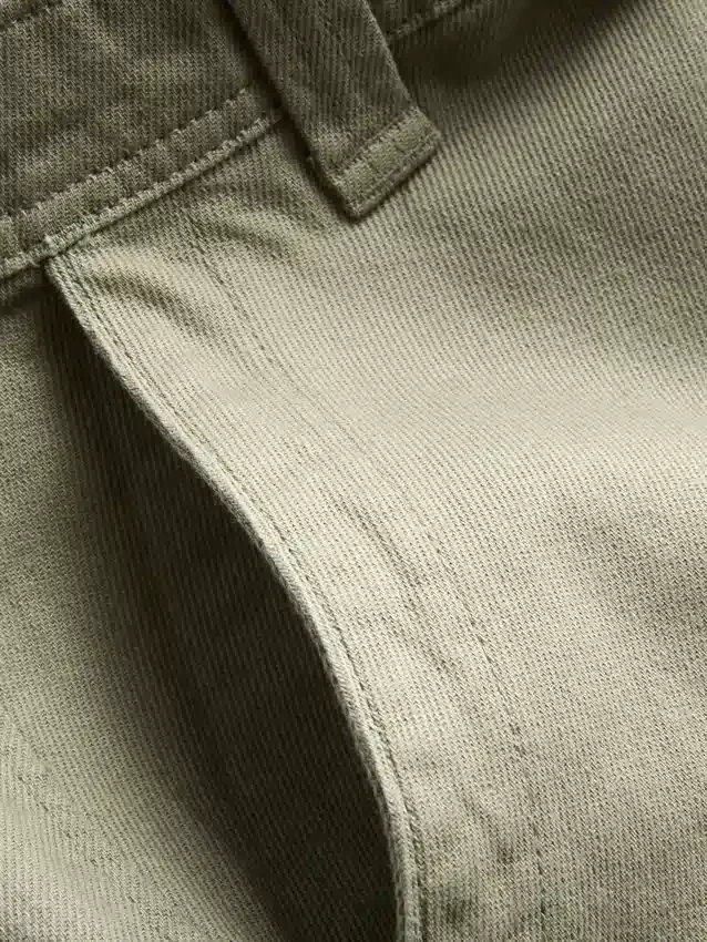 Chino met middelhoge taille en losse pasvorm