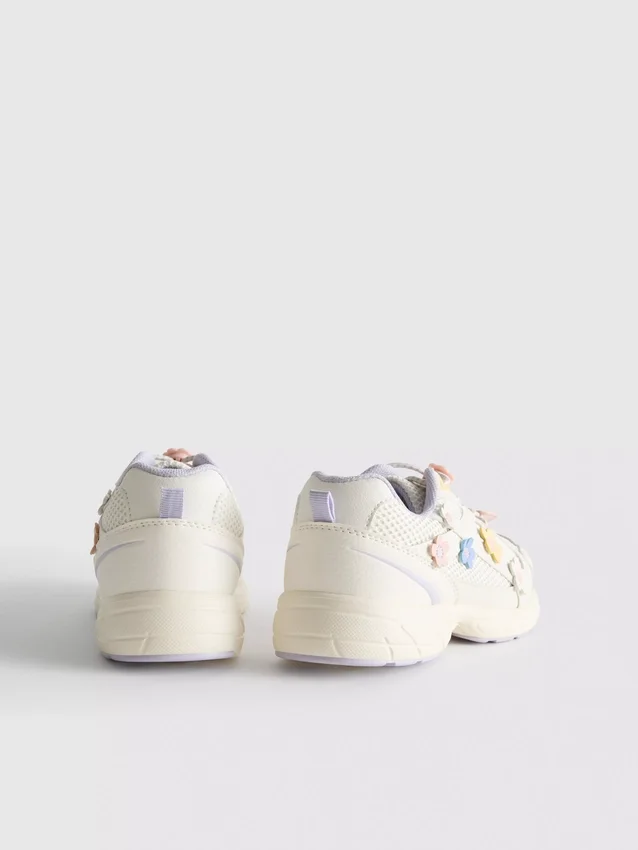 Chunky sneakers met bloemendetails