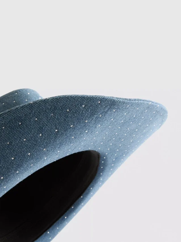 Cowboyhoed van denim met studs