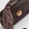 Crossbodytas met sjaaldetail