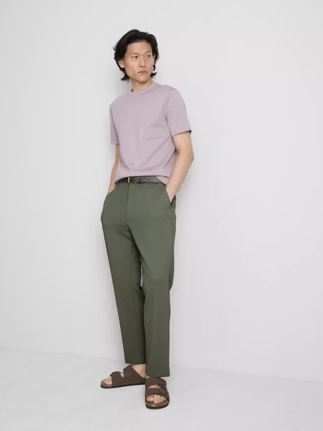De broek met normale pasvorm