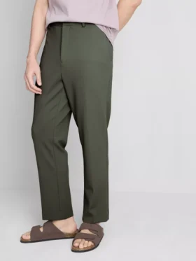 De broek met normale pasvorm