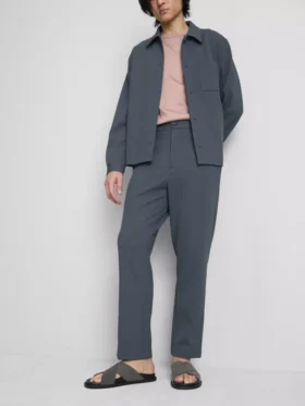 De broek met normale pasvorm