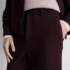 De broek met normale pasvorm