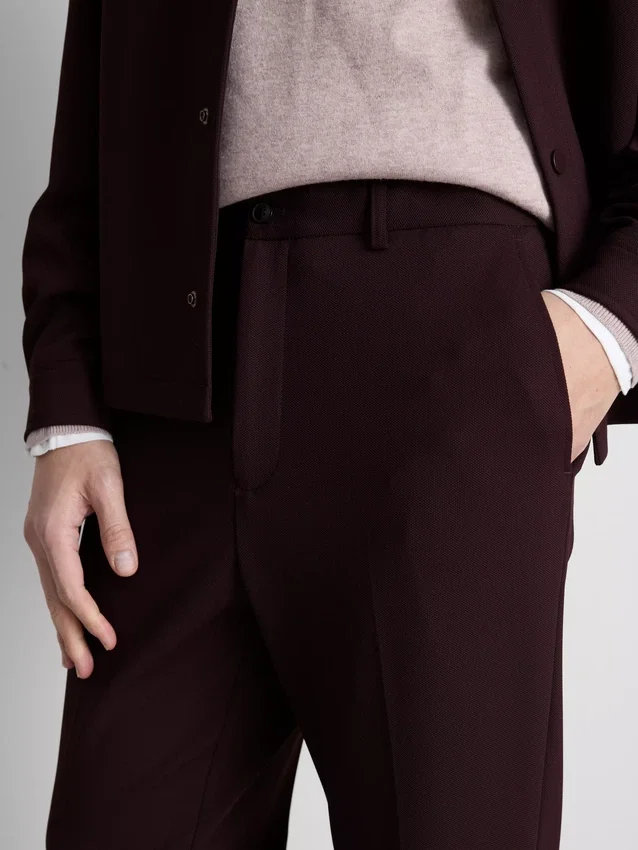 De broek met normale pasvorm