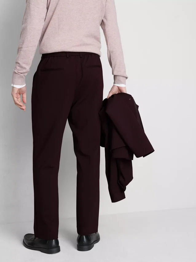 De broek met normale pasvorm