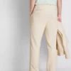 De broek met normale pasvorm