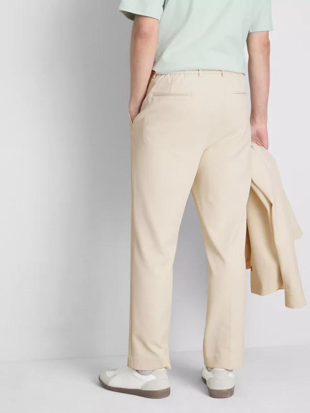 De broek met normale pasvorm