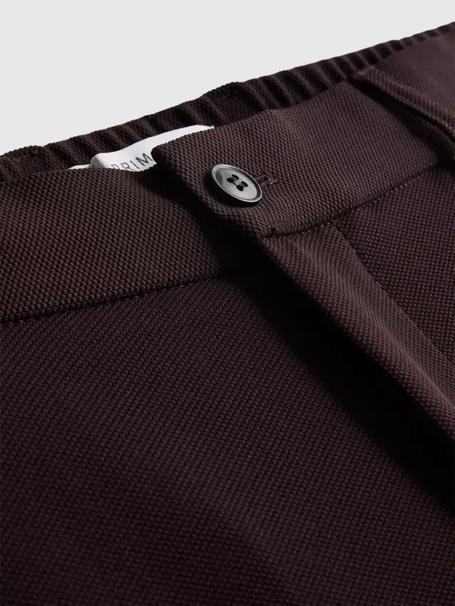 De broek met normale pasvorm