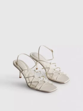 De ‘Edit’-sandalen met gevlochten stilettohakken