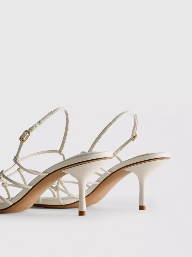 De 'Edit'-sandalen met gevlochten stilettohakken