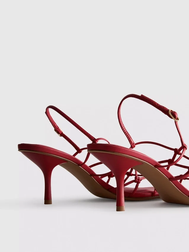 De 'Edit'-sandalen met gevlochten stilettohakken