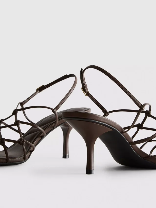 De 'Edit'-sandalen met gevlochten stilettohakken