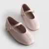 De 'The Edit'-ballerina's van leer als platte schoenen