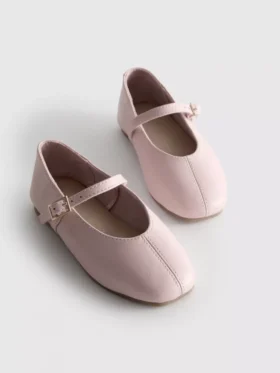 De ‘The Edit’-ballerina’s van leer als platte schoenen