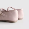 De 'The Edit'-ballerina's van leer als platte schoenen