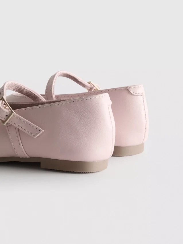 De 'The Edit'-ballerina's van leer als platte schoenen