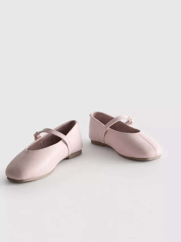 De 'The Edit'-ballerina's van leer als platte schoenen