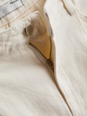 Denim short met plooien en uitlopende pijpen, met een hoog katoengehalte