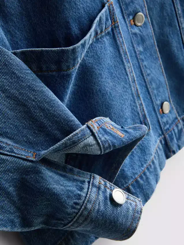 Denimjasje met katoenen opgestikte zak