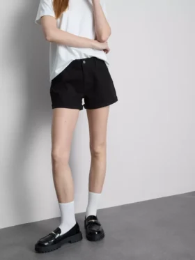 Denimshort met middelhoge taille en omgeslagen zoom