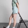 Denimshort met middelhoge taille en omgeslagen zoom