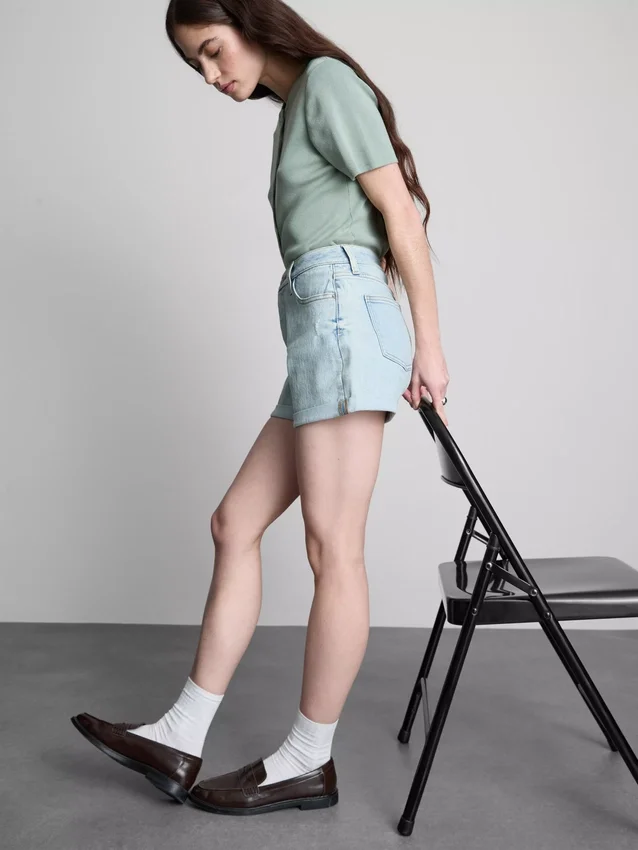 Denimshort met middelhoge taille en omgeslagen zoom