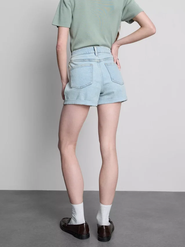 Denimshort met middelhoge taille en omgeslagen zoom