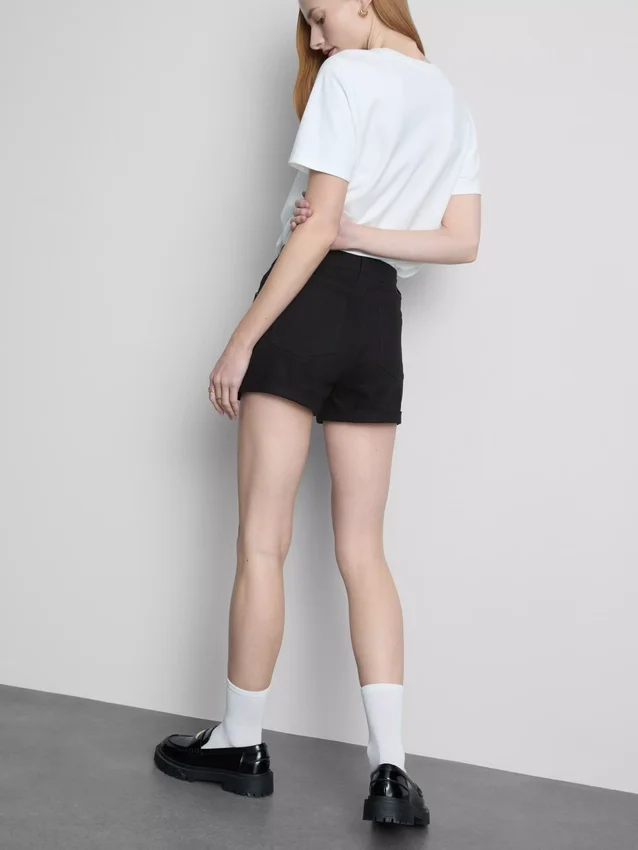 Denimshort met middelhoge taille en omgeslagen zoom
