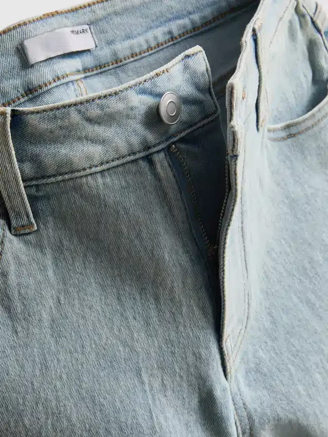 Denimshort met middelhoge taille en omgeslagen zoom