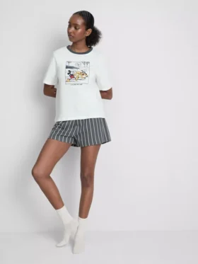 Disney's Mickey Mouse-pyjama's met korte broek en print