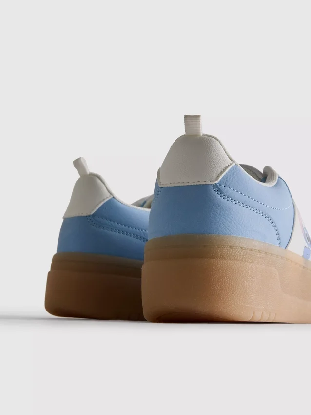 Disney's Stitch sneakers met dikke rubberen zool