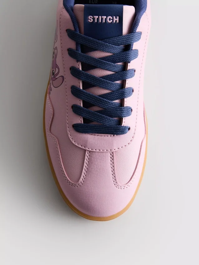 Disney's Stitch-sneakers met rubberen zool