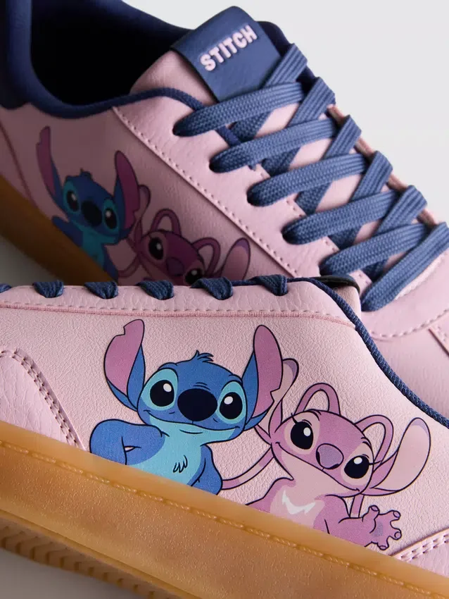 Disney's Stitch-sneakers met rubberen zool
